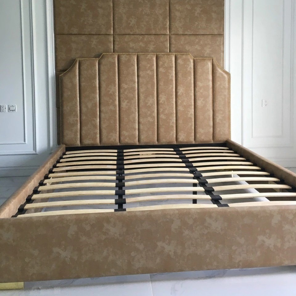 Giường ngủ hiện đại viền da Pula PB20